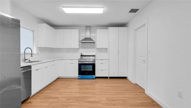 Building Photo - 18395 SW 103rd Ct