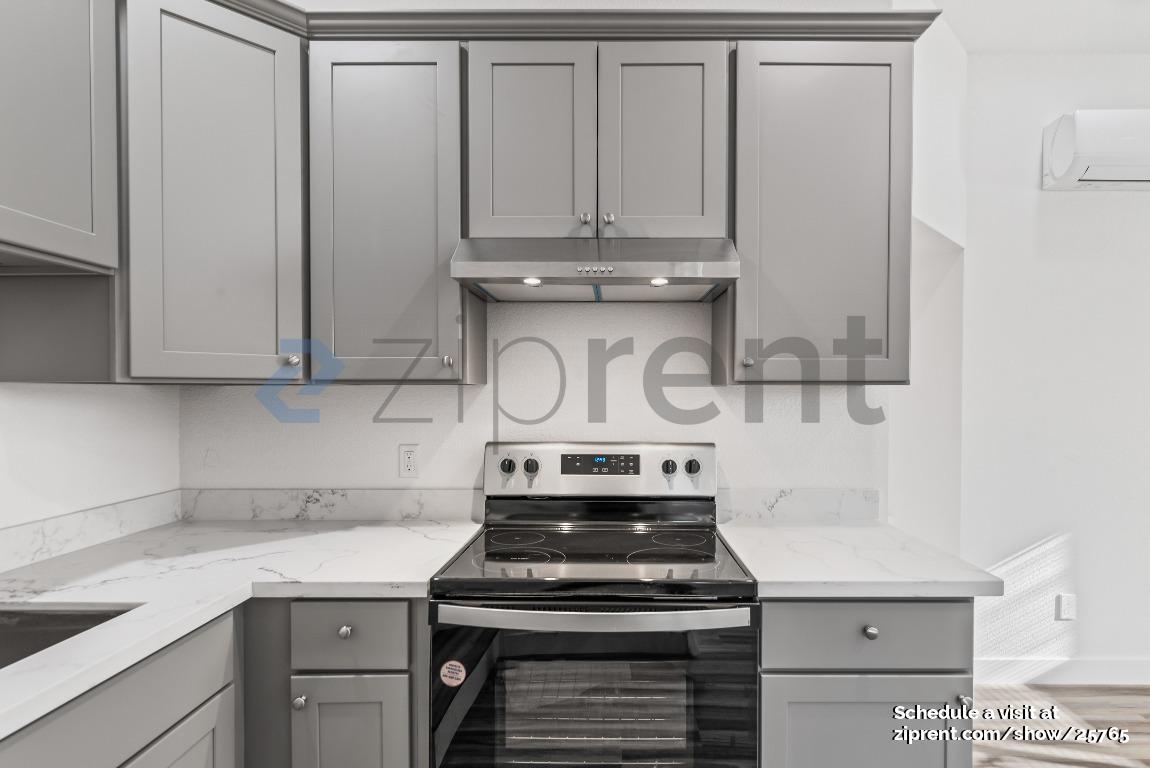 Building Photo - Unit B
