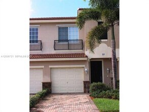 Building Photo - 211 Las Brisas Cir