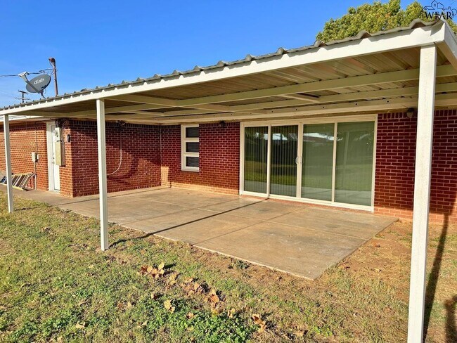 Building Photo - 703 Pecan St