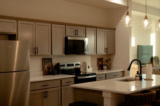 Building Photo - 1204 SW Franklin Dr