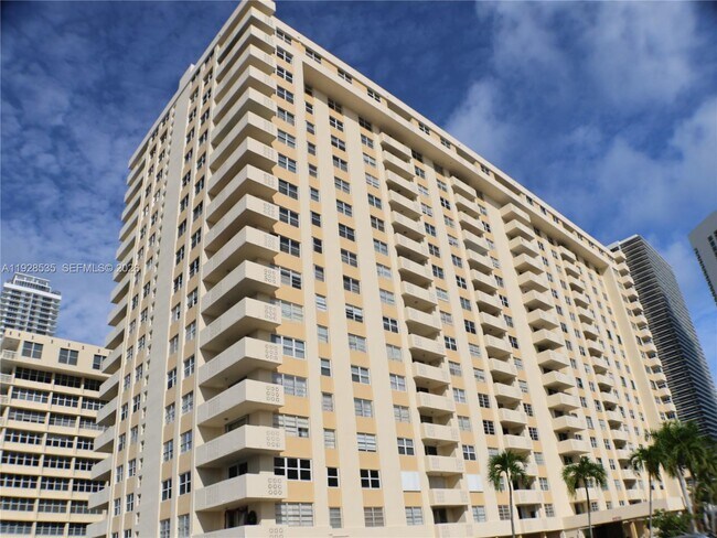 Building Photo - 1833 S Ocean Dr