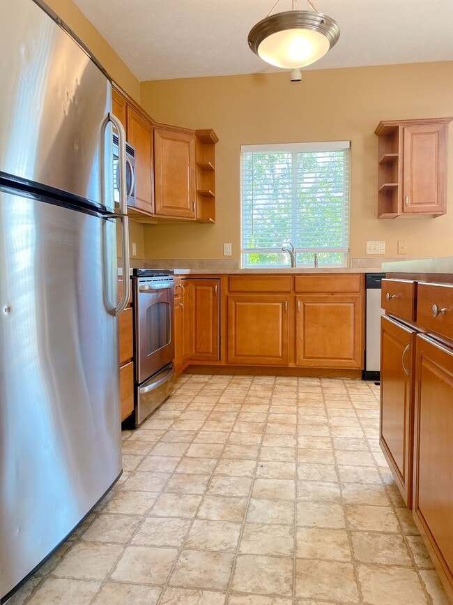Building Photo - Beautiful 3 bed, 2 bath house at $2095 *PR...