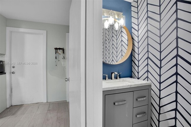 Building Photo - 850 Sorrento Dr