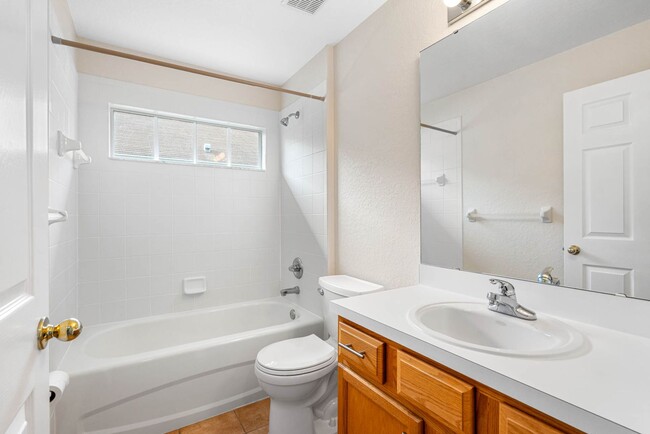 Building Photo - Exquisite Huntington Hills Golf and Countr...
