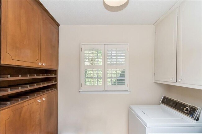 Building Photo - WELCOME TO GEORGETOWN CONDOMINIUMS IN SPRI...