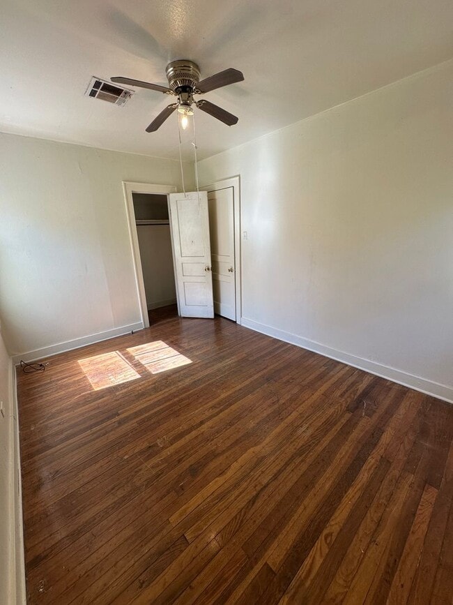 Building Photo - Cute 2 bedroom home!
