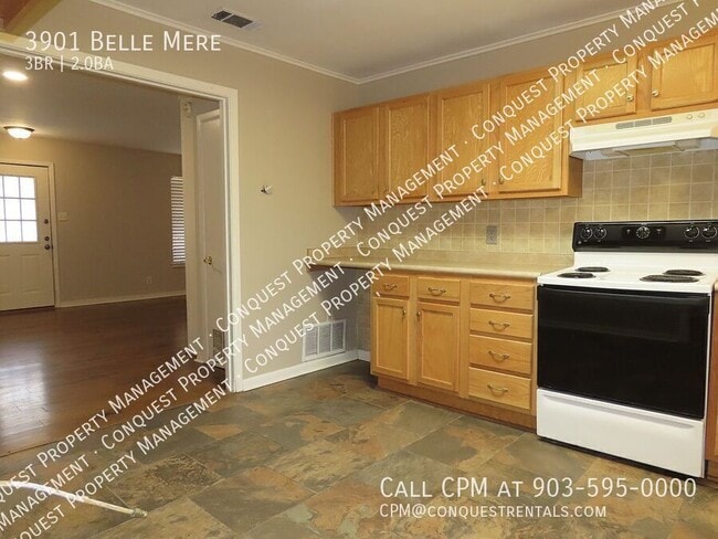 Building Photo - 3901 Belle Mere St