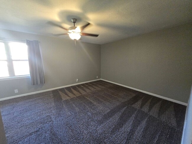 Building Photo - 3 Bedroom 2 Bath 2 Car Garage - Backs Up To A Nice Farm