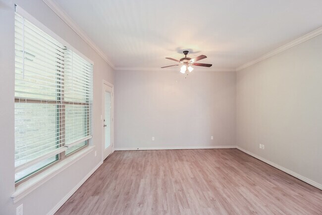 Building Photo - Beautiful Home!