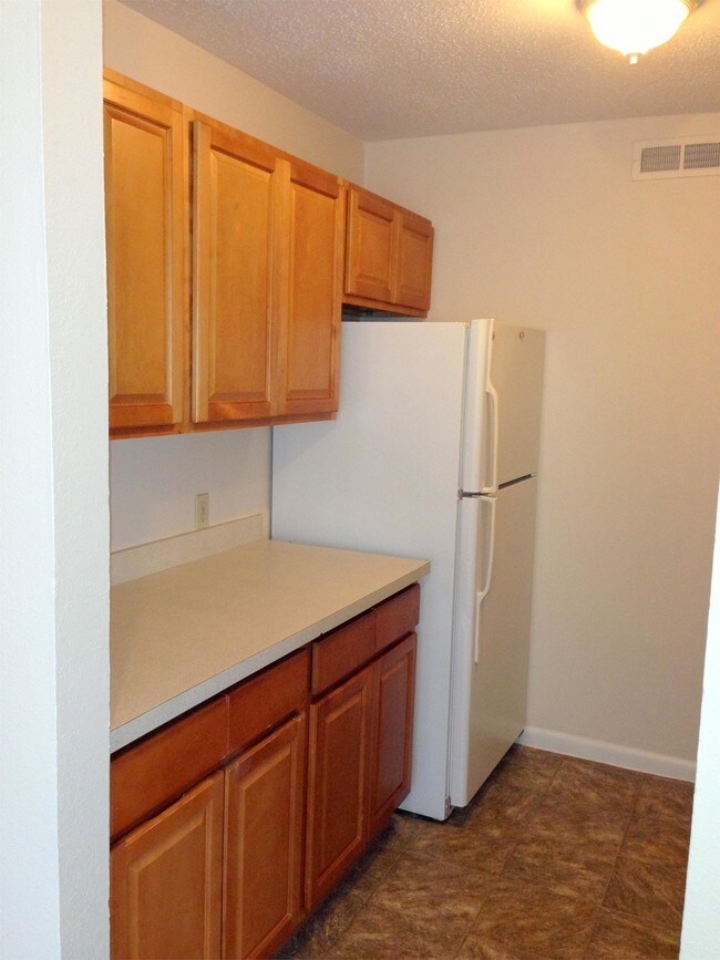 Building Photo - 1514 E 17th St N