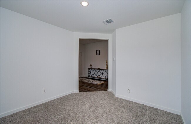 Building Photo - 8611 Shumard Oak Dr