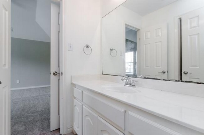 Building Photo - 107 Pinedale Dr
