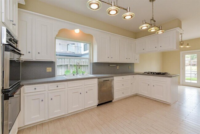 Building Photo - 1231 Creekford Cir