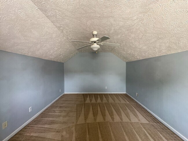 Building Photo - Charming 3 Bed 2 Bath Home with Bonus Room