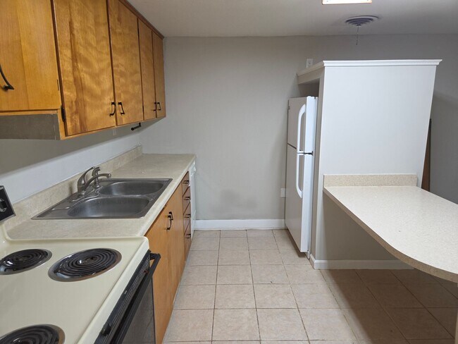 Building Photo - 1607 Highridge Dr