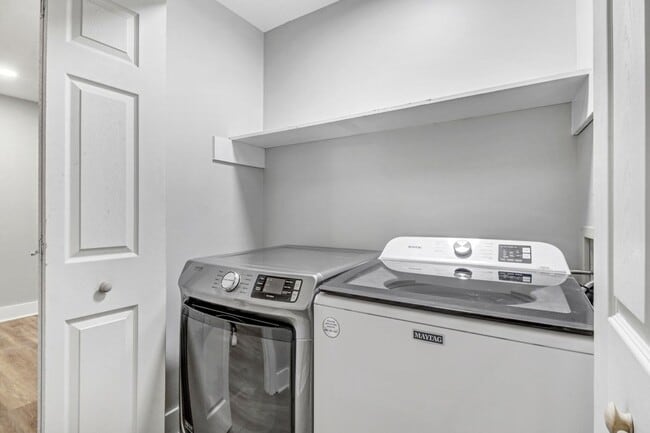 Building Photo - RENOVATED 2 BR | 2 BA Townhome in Goldsboro *less than 2 miles from SJAFB*