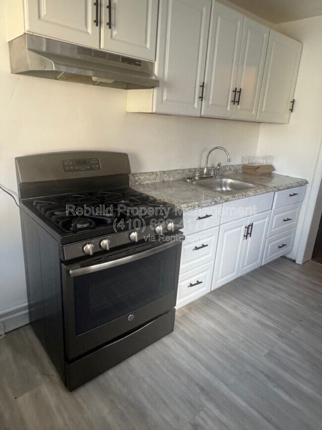 Building Photo - 3136 Chesterfield Ave