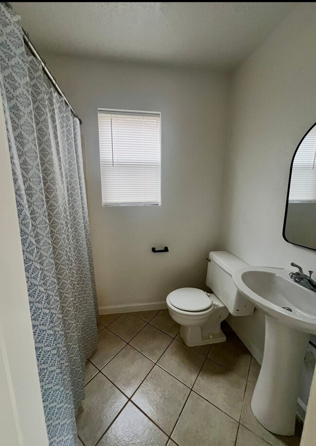 Building Photo - 831 Deerpass Dr