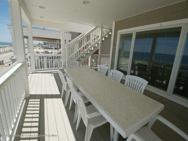Building Photo - 1904 Oceanfront