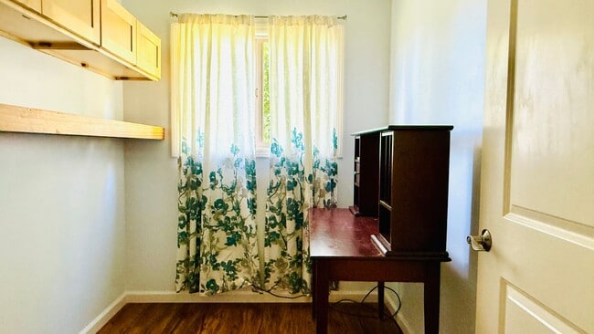 Building Photo - Spacious Volcano Home for Long-Term Rent