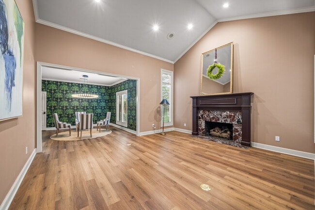 Building Photo - Luxury 5 Bed, 4.5 Bath, with Pool in Lakeridge!!!