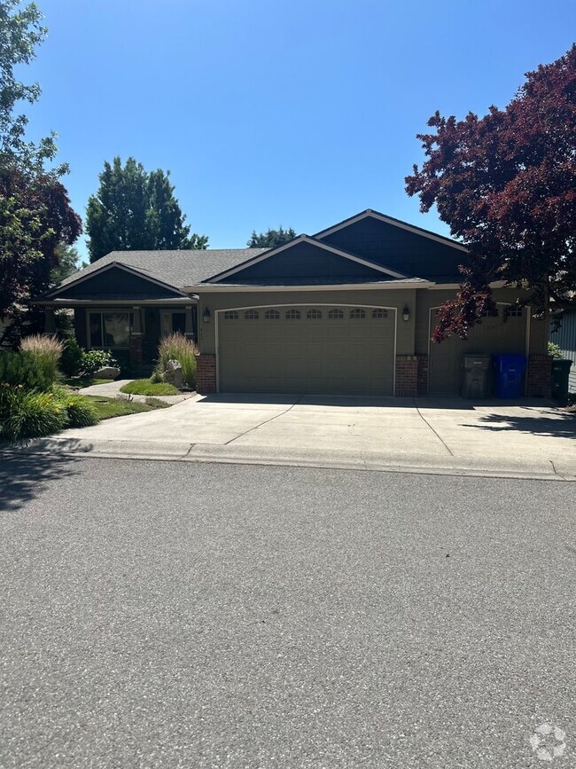Building Photo - $3,495 / 4br - 3600ft2 - Exqusite, executi...