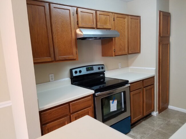 Building Photo - 9 Blue Fox Ct