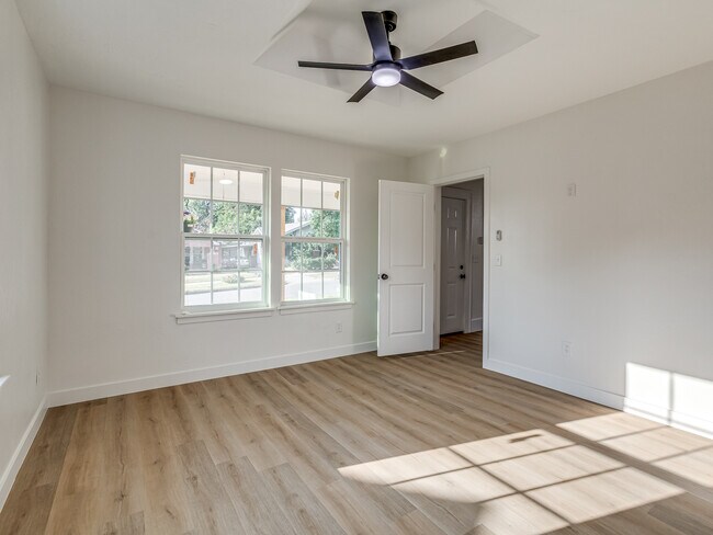 Building Photo - 1723 W Park Pl