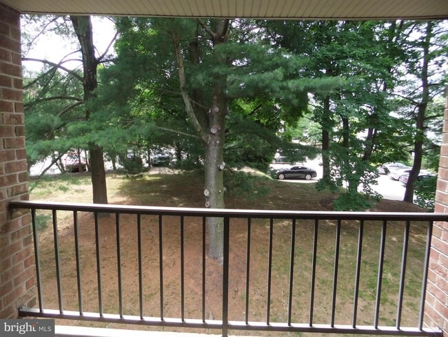 Building Photo - 1650 Oakwood Dr