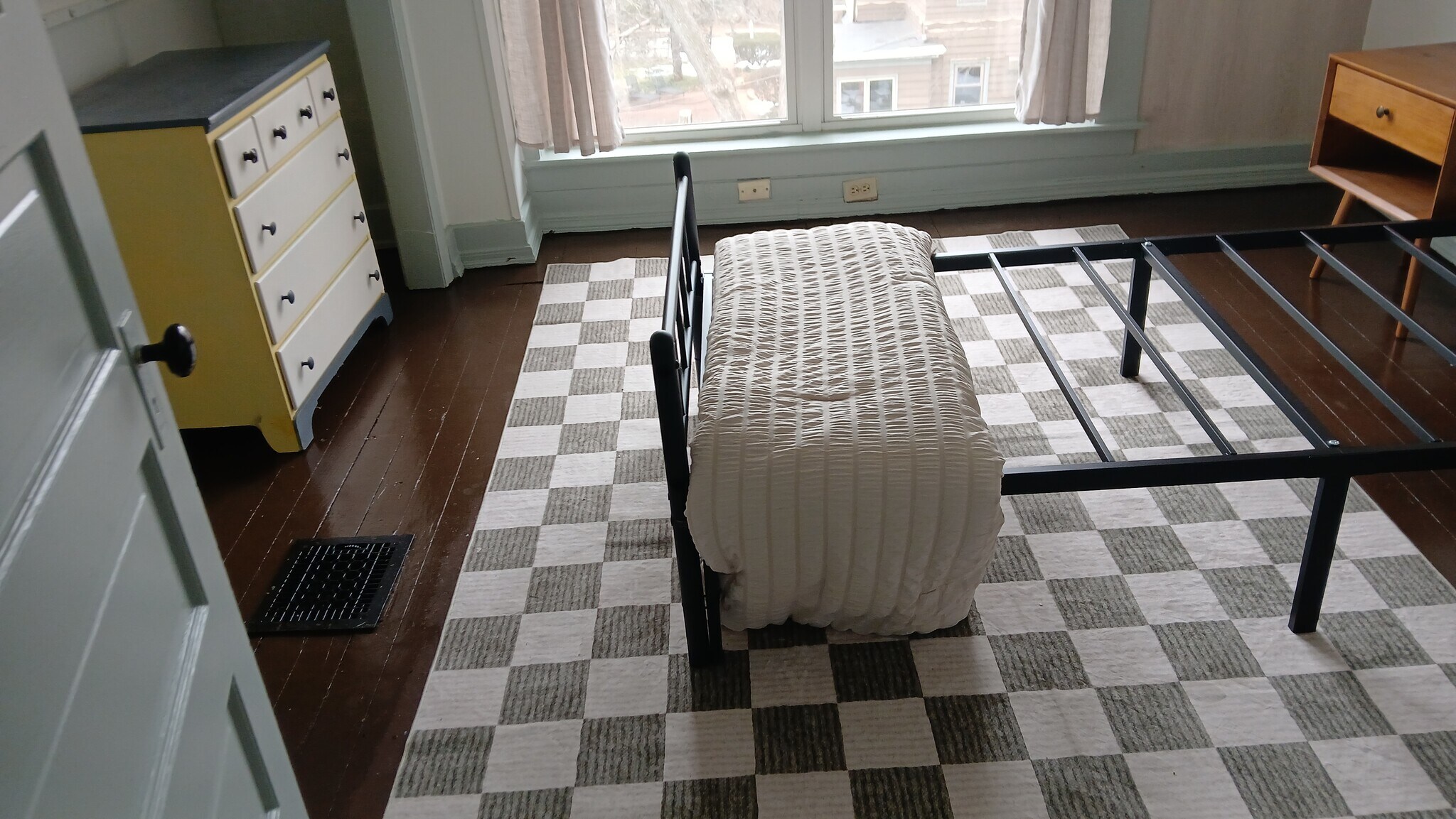 #2 Bedroom - 2461 Fairview Ave