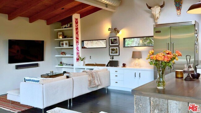 Building Photo - 19562 Cave Way