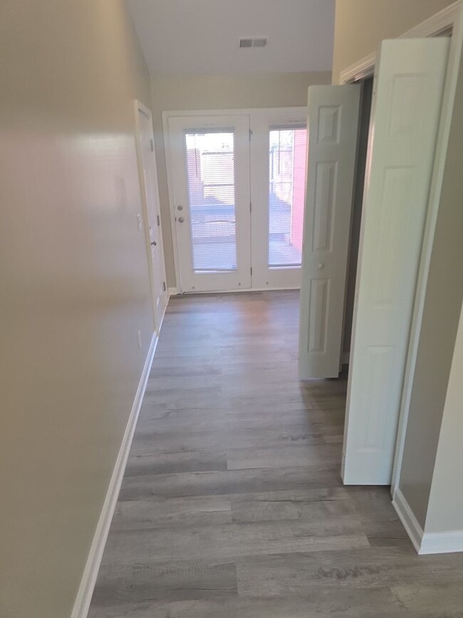 Building Photo - 3 Bed 2 bath house Right off of Rosewood, Walking distance to USC Events and Stadium