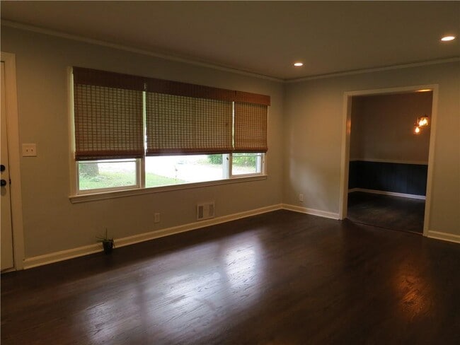 Building Photo - 1570 Van Epps St SE