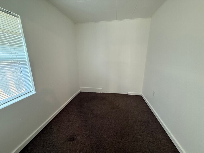 Building Photo - Now renting 1 bedroom cute home , to view ...