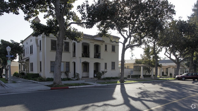 Primary Photo - 320 N Pomona Ave