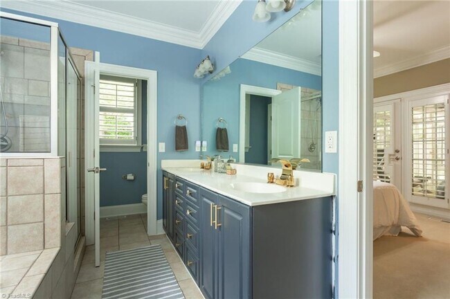 Building Photo - Spacious 4 Bedroom in Lake Jeanette - Larg...