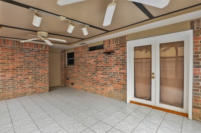 Building Photo - 2722 Foliage Green Dr