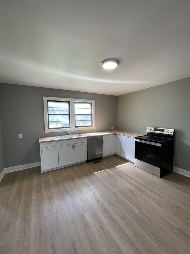 Building Photo - 2019 N Chamberlain Ave