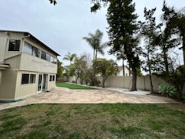 Building Photo - Spacious 5 Bedroom in Mission Viejo!