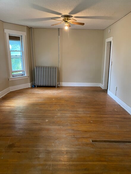 Building Photo - 1511 E 4th St