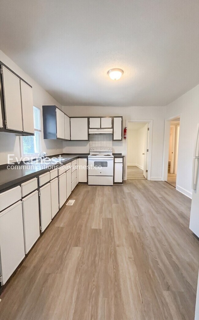 Building Photo - 3 Bed, 1 Bath Home in Winston-Salem / Vouchers Accepted / Available Now!