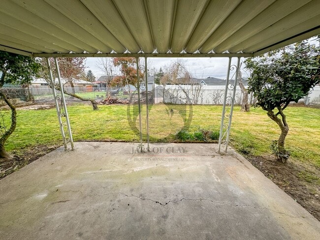 Building Photo - Beautifully Renovated Home -
