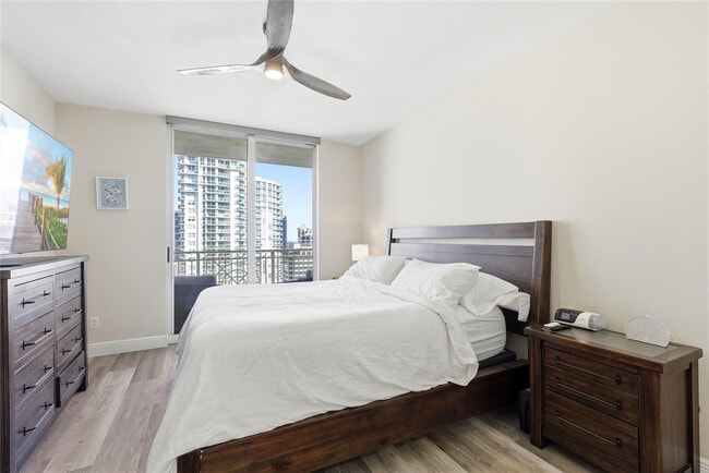 Building Photo - 511 SE 5 Ave