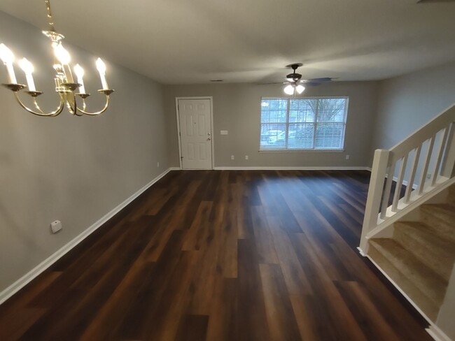Building Photo - Move In Ready Townhome located in the Pres...