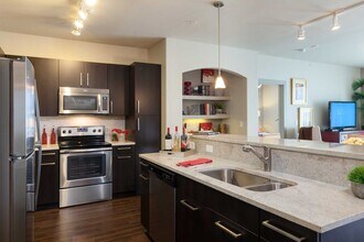 Building Photo - Modern Luxury in Montrose 1/1