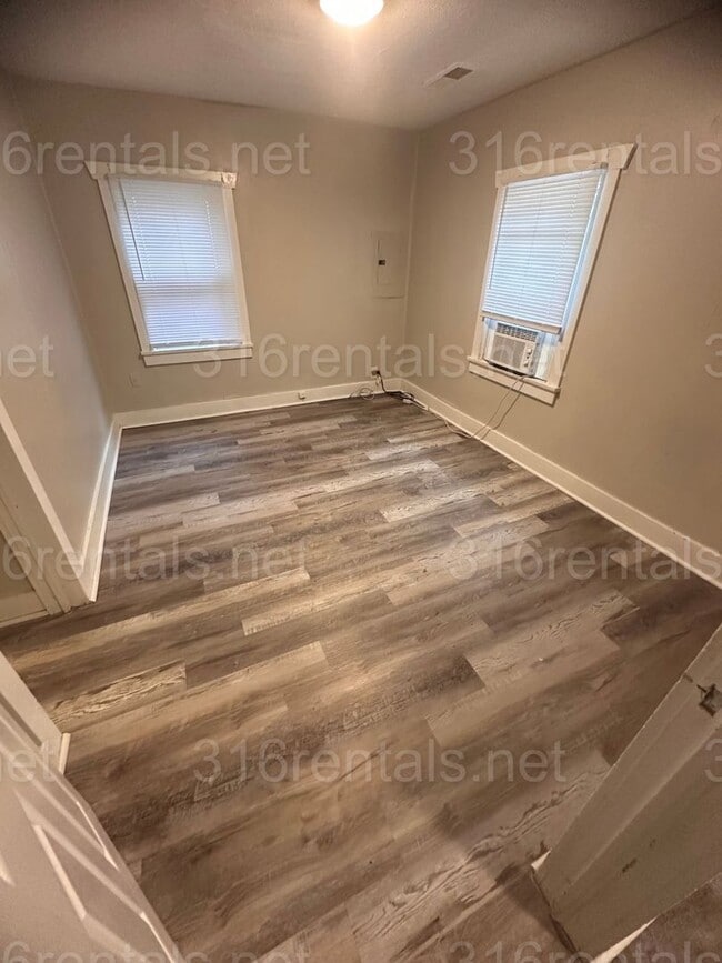 Building Photo - $775 - 2 bedroom / 1 bathroom - Single Fam...
