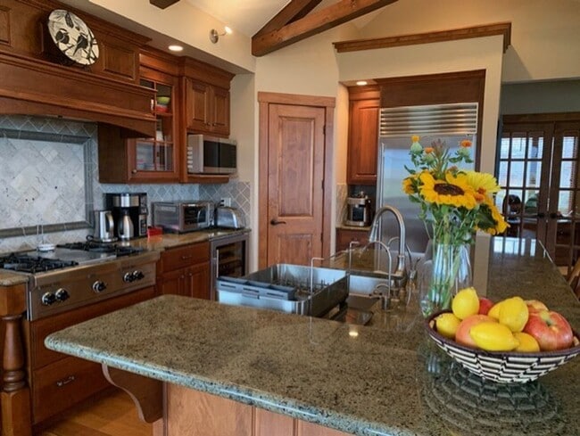 Building Photo - Fully furnished executive home with lake views located in gated community in Polson- Available Se...