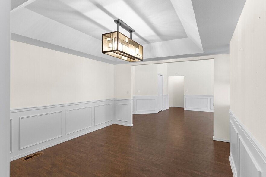 Building Photo - 8290 N Uplands Dr
