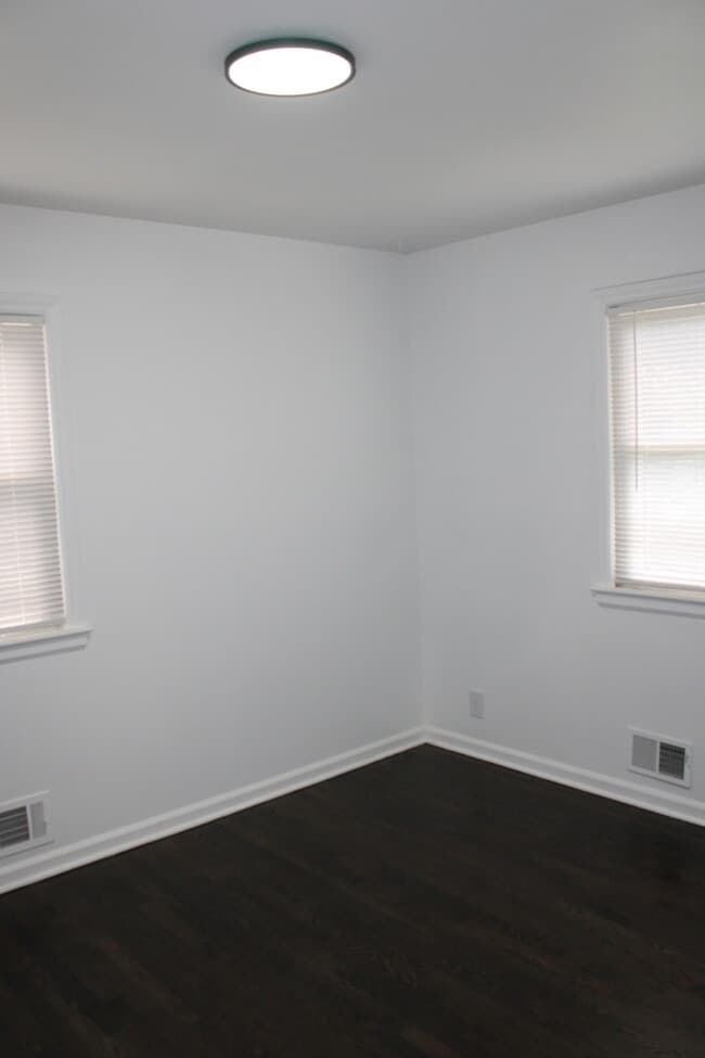 Building Photo - Newly rehabbed 3 bed - 2 full bath in Glad...